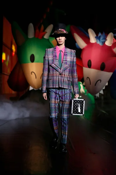 Look 64